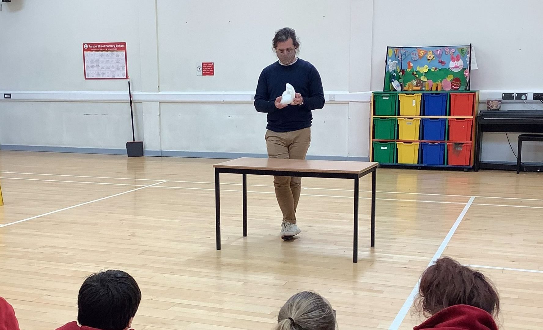 Giovanni Biglino shows Year 6 students a 3D printed heart model